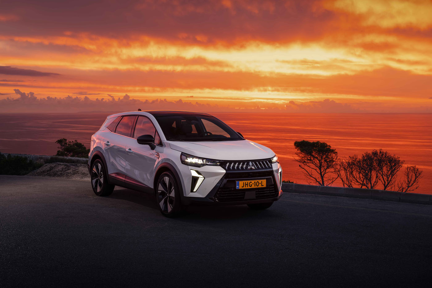 Mitsubishi Grandis 2025 vor Sonnenuntergang