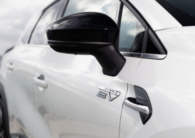 Mitsubishi Grandis 2025 Seitenspiegel und Typenschild Nahaufnahme