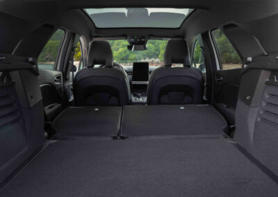 Mitsubishi Grandis 2025 Ansicht durch die Heckklappe, Ladefläche Sitze umgeklappt