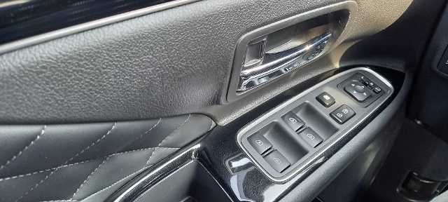 Fahrzeugabbildung Mitsubishi Outlander 2,4 PHEV, TOP, 4WD,Leder,LED,PDC