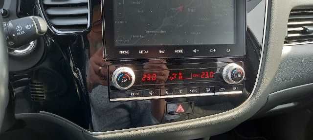 Fahrzeugabbildung Mitsubishi Outlander 2,4 PHEV, TOP, 4WD,Leder,LED,PDC