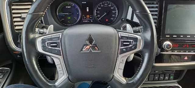 Fahrzeugabbildung Mitsubishi Outlander 2,4 PHEV, TOP, 4WD,Leder,LED,PDC
