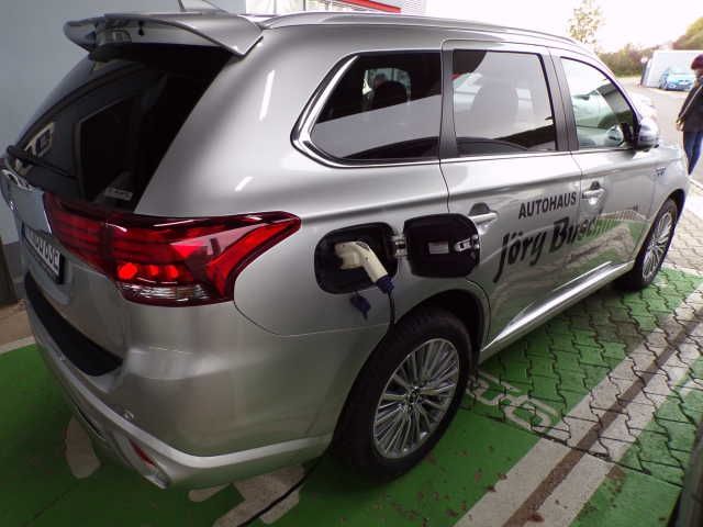 Fahrzeugabbildung Mitsubishi Outlander 2,4 PHEV Top, Klima,LED,NSW,SHZ,Navi