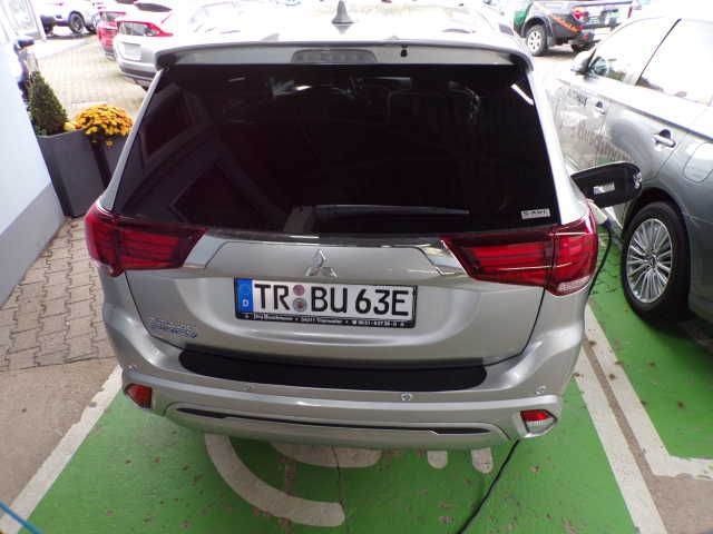 Fahrzeugabbildung Mitsubishi Outlander 2,4 PHEV Top, Klima,LED,NSW,SHZ,Navi