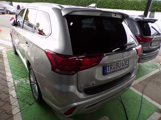 Fahrzeugabbildung Mitsubishi Outlander 2,4 PHEV Top, Klima,LED,NSW,SHZ,Navi