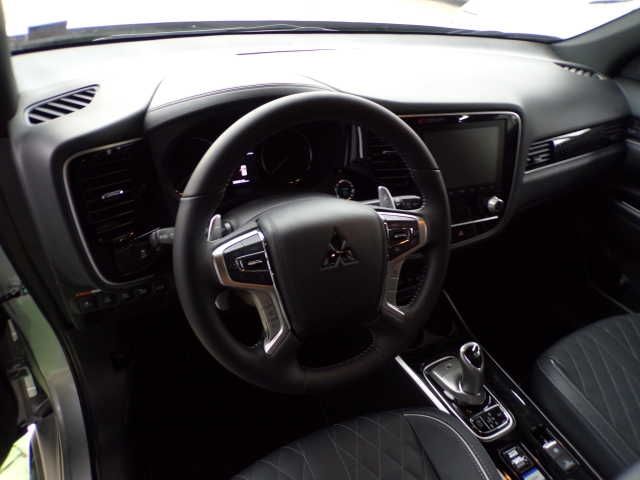 Fahrzeugabbildung Mitsubishi Outlander 2,4 PHEV Top, Klima,LED,NSW,SHZ,Navi